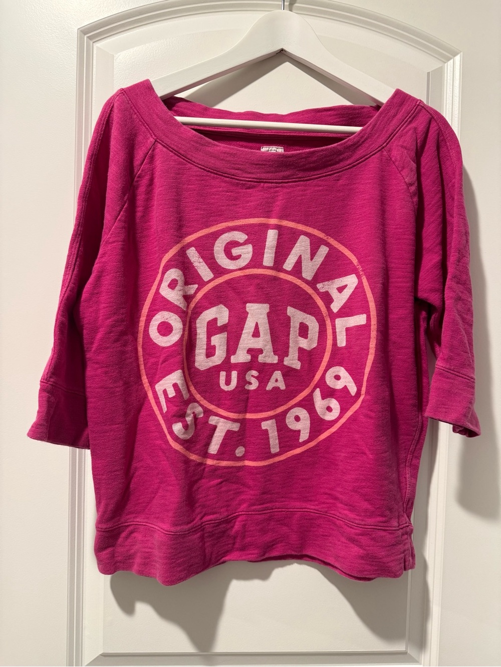Y2K VTG GAP Hot Pink Scoop Neck Logo Long Sleeve Tee
